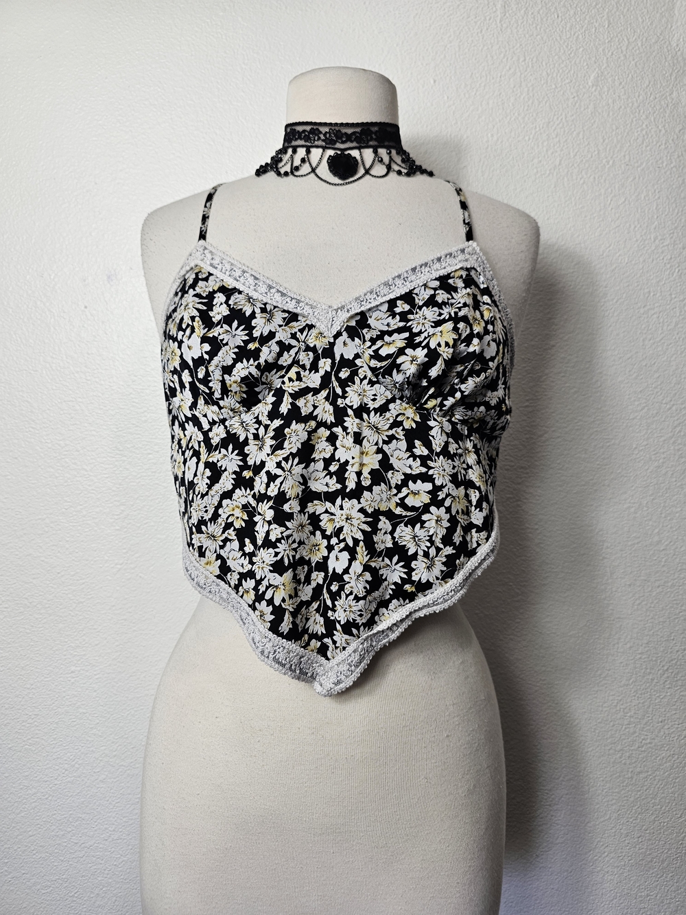 Floral Lace-Trim Black Daisy Handkerchief Hem Cami